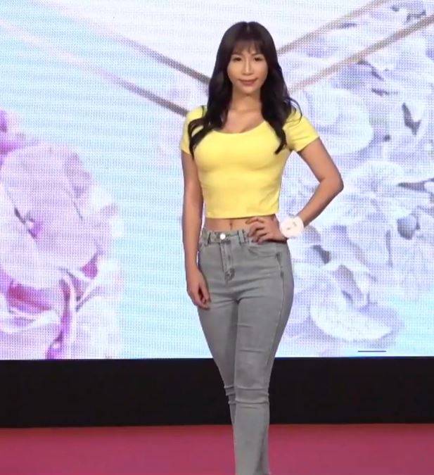 亞洲小姐2021 7號姚琰欣擁有36D上圍，出過寫真又演出過無綫與ViuTV劇集。