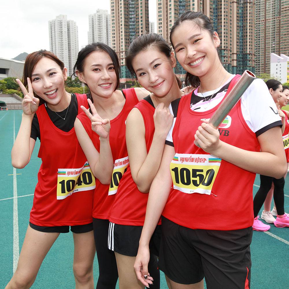 當日吳紫韻（左一）除了參加女子100米比賽外，又與（左起）羅雪妍、劉嘉琪、謝采芝一同參加了女子4X100米接力賽。（圖片來源：TVB）