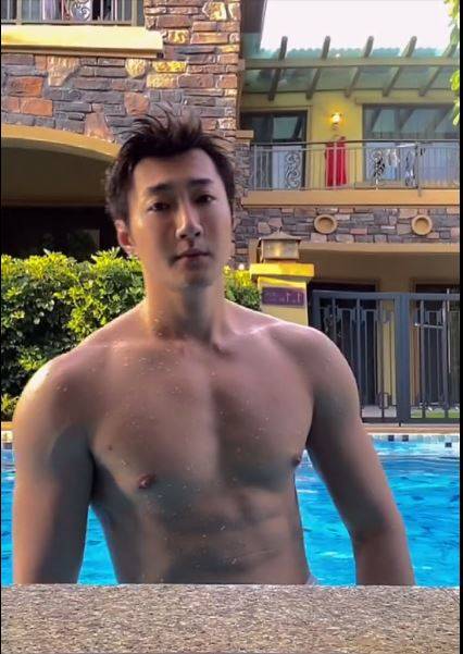蔡淇俊 蔡淇俊日前拍了一輯游水視頻，六嚿腹肌非常吸睛。