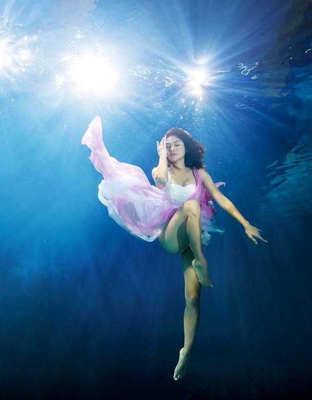 香港小姐2021 2016年沙律在ViuTV選美節目《美選D.n.A》中，在水底影相攞好高分。