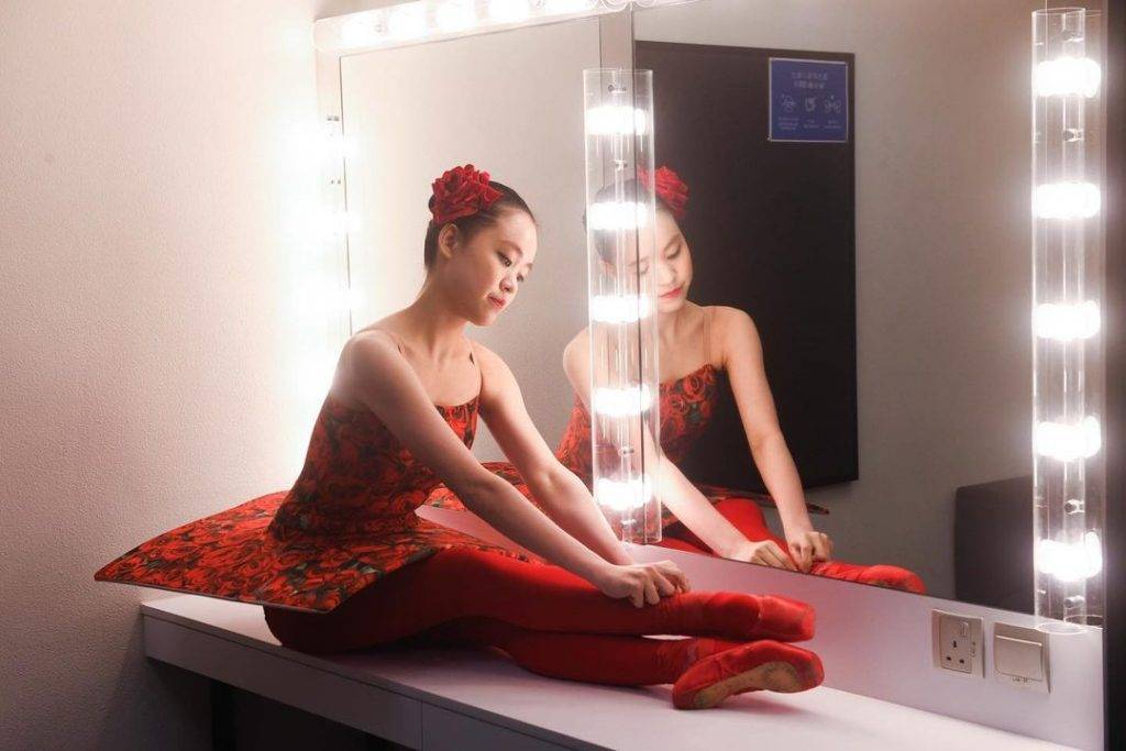 但原來劉秀盈自15歲才正式開始學習芭蕾舞，短短數年已跳出好成績。