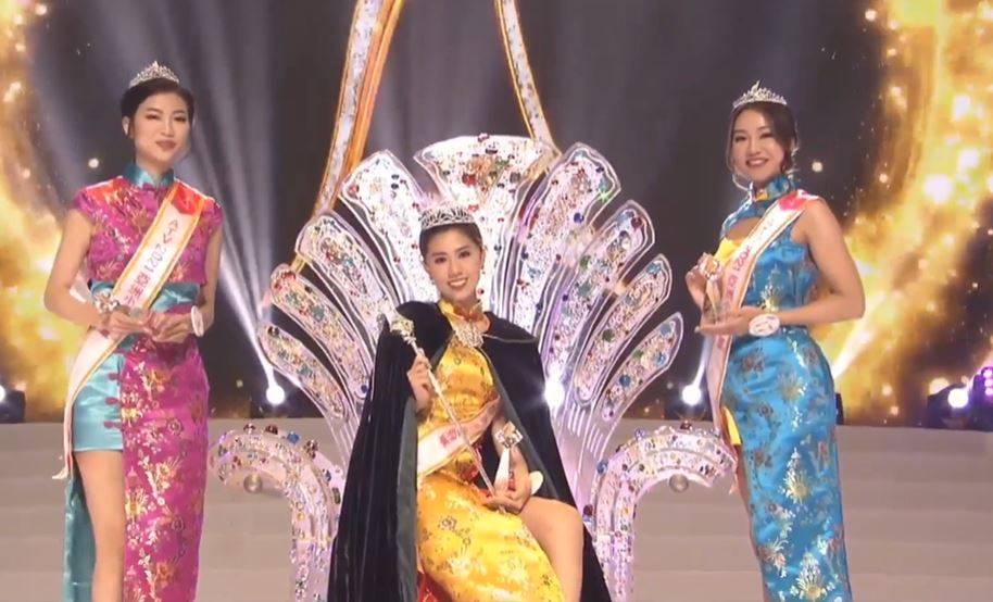 亞洲小姐2021 左起竹亞軍袁群有、冠軍陳美儀、季軍梁欣娟。