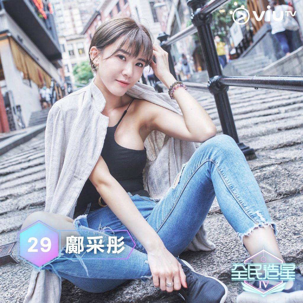 走型格路線的Emi獲讚貌似陳茵媺，而她露半球的照片，被好多網友指係機心裝。（圖片來源：ViuTV）