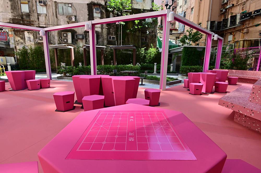 徐濠縈 另外一部分設計則帶現代感，加入全粉紅色創新的設計和藝術元素。
