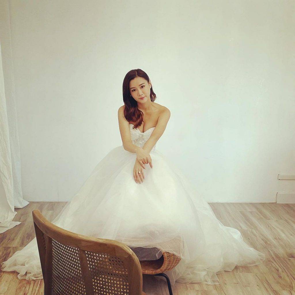 陳詩欣穿上多套婚紗影婚紗照，露出長而深的事業線﹗（圖片來源：bridal.artisan@IG）