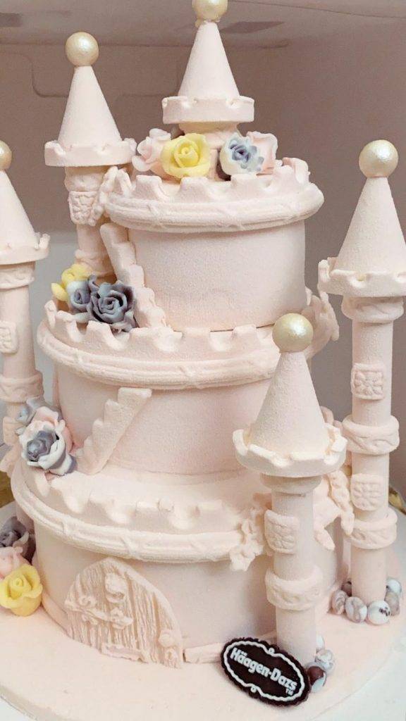 姚焯菲的生日蛋糕都是公主城堡造型。