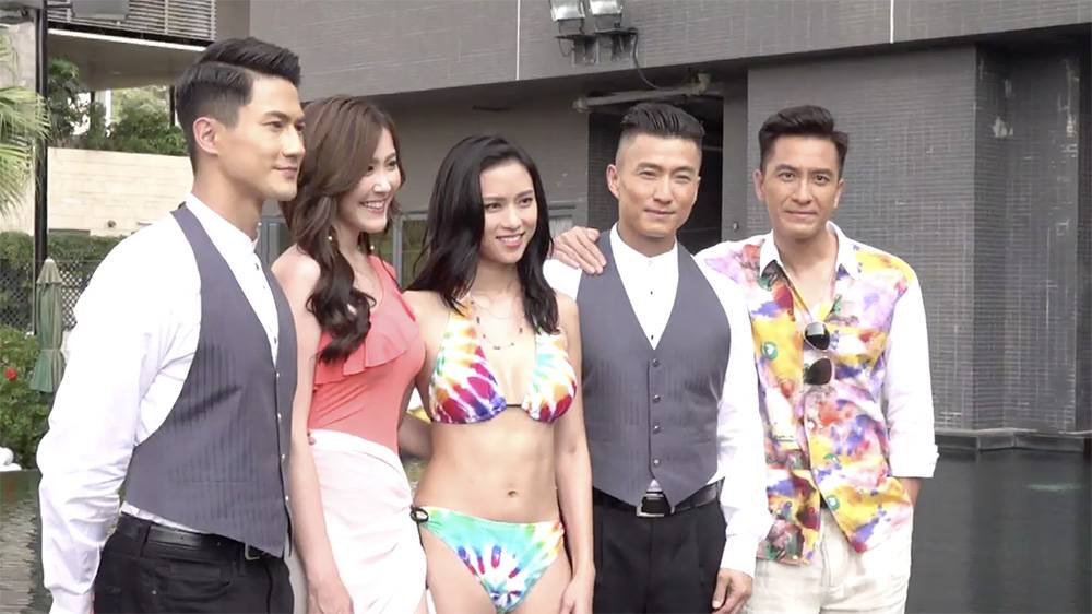 陳山聰和郭子豪這日都作侍應打扮，馬國明透露這場泳池邊的戲份，會在《隱形戰隊》第五集出現。