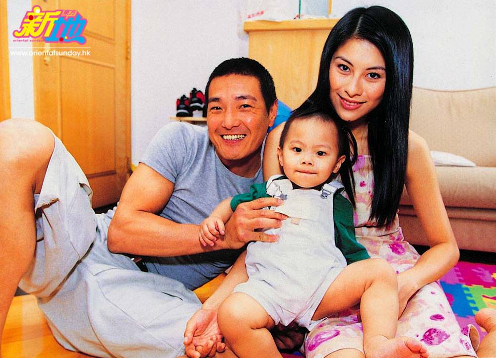 小時候的盧俊諺和父母盧惠光、黎淑賢。