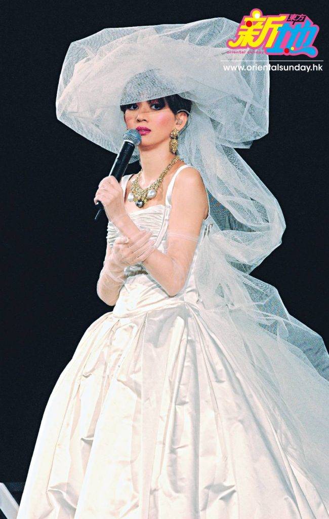梅艷芳告別演唱會 「婚紗我穿過很多次，但每次都不是屬於我的，相信在真實生活中我沒有機會穿了……」