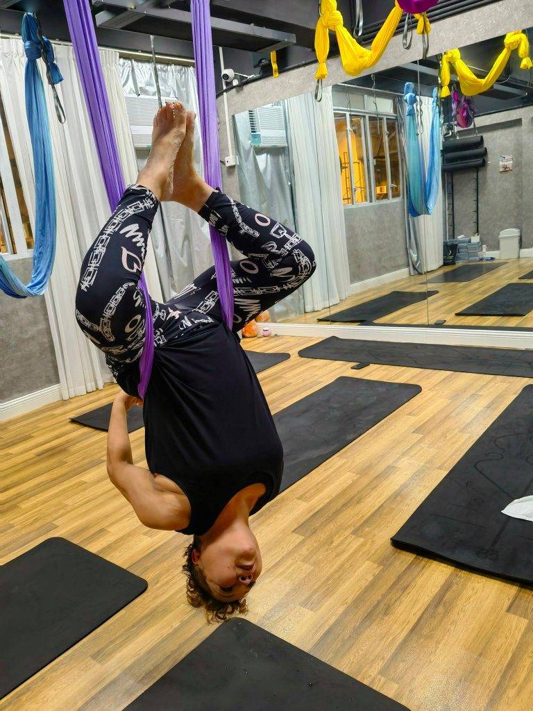 67歲肥媽凌空倒吊做瑜伽 突破自己：我都做到你都做到