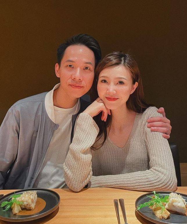 吳若希與老公食日本菜慶祝結婚4週年。