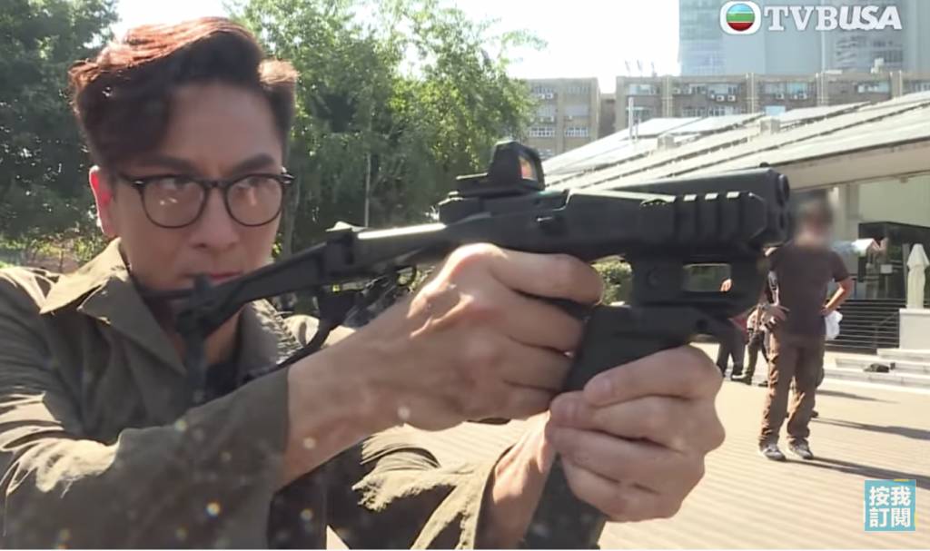 劉佩玥 馬國明用真槍拍攝。