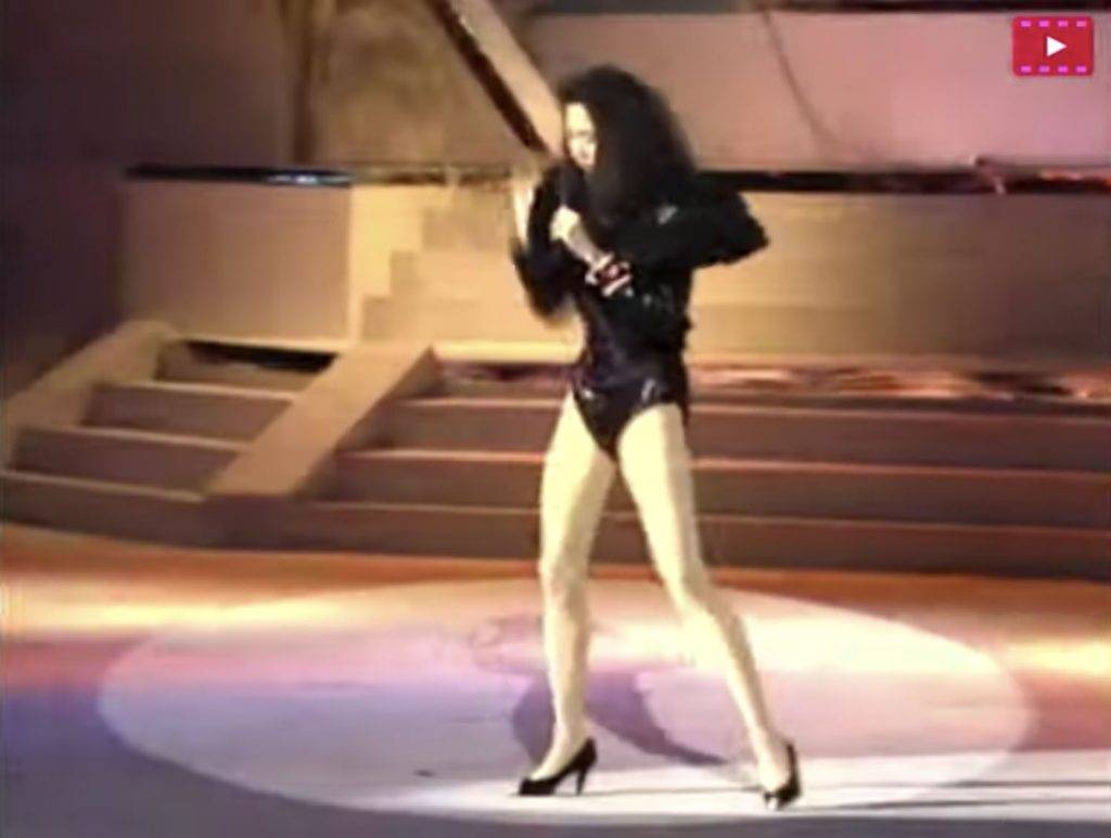 梅姐在舞台上一向形象百變。（圖片來源：YouTube@victory lee影片截圖）