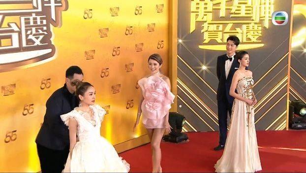 TVB台慶2021 同場的陳豪好照顧李佳芯與張曦雯，王浩信卻對蔡思貝不屑一顧。