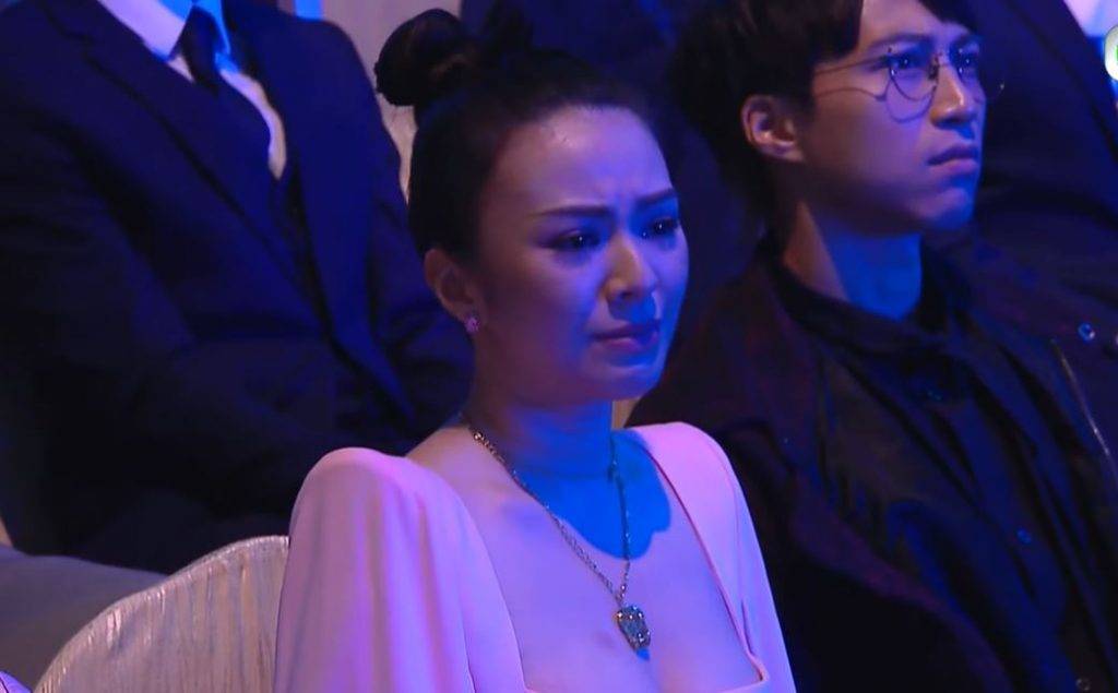 TVB台慶2021 JW王灝兒本來笑得好開心，當張振朗開始講藝員辛酸，她感動到喊。