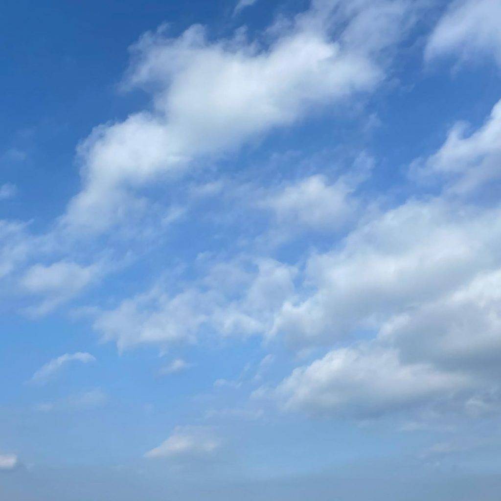 麥詩晴的澄清文配以藍天白雲照。（圖片來源：IG@szeching124）