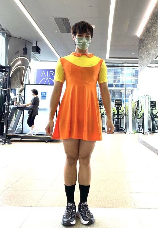 坤哥吳業坤萬聖節以《魷魚遊戲》木頭人扮相去做gym夠晒出位﹗