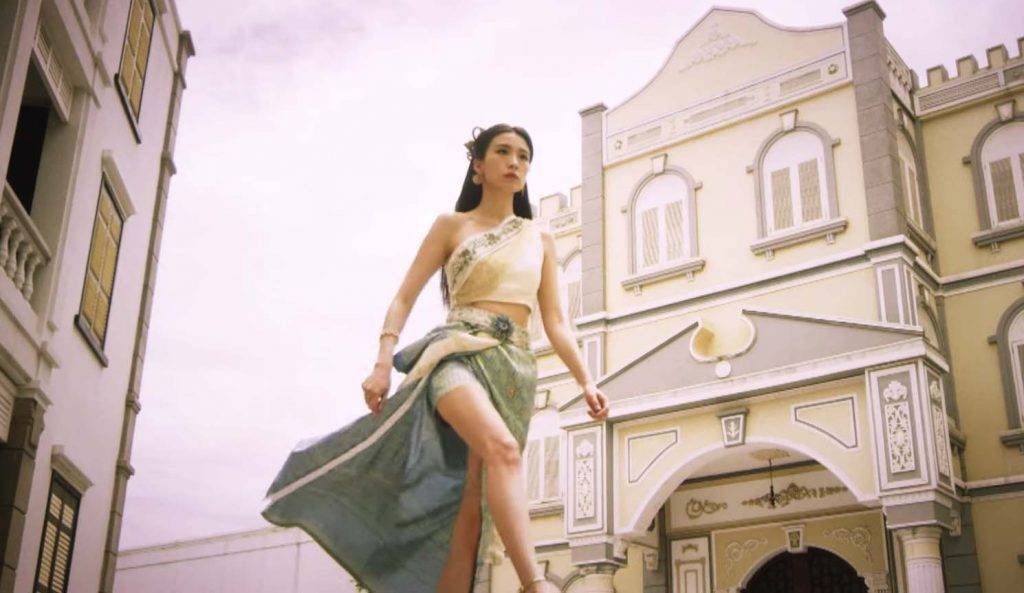 TVB性感女星 傅嘉莉 姚子羚飾演峨嵋刺高手金福妹，是一名黑幫千金，一出場就率先露腿吸睛。