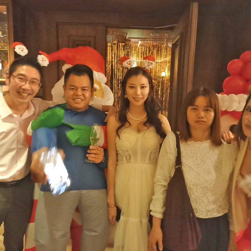 薛影儀 阿儀拍完廣告當晚，又出席一個私人聖誕派對做嘉賓。