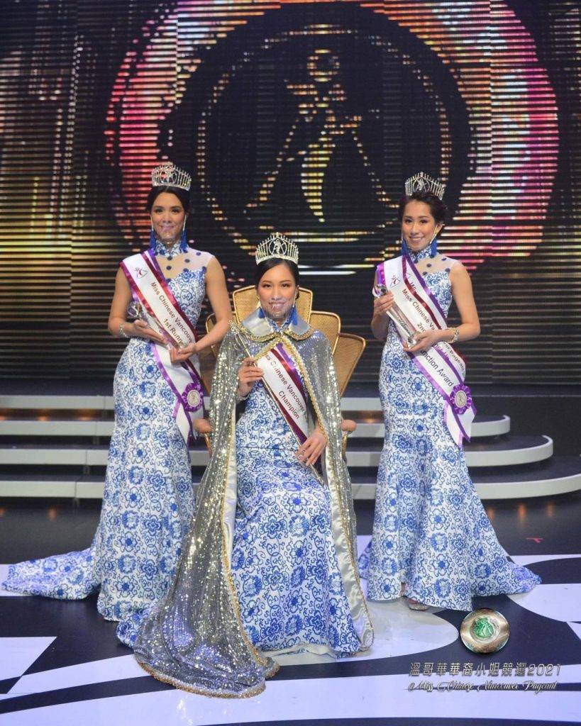 《溫哥華華裔小姐競選2021》三甲分別是冠軍吳昕宸（中），亞軍張敏鈞（左）及季軍吳育廷(右)。（圖片來源：《溫哥華華裔小姐競選2021》官網圖片）
