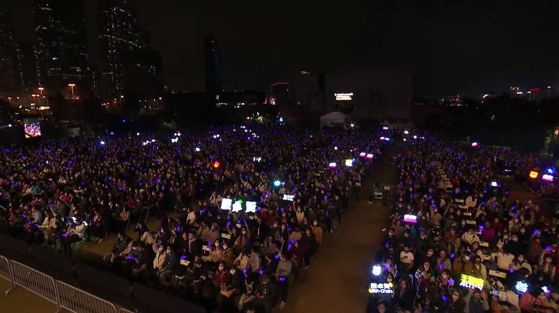 （圖片來源：「香港跨年倒數演唱會」線上直播YouTube截圖）