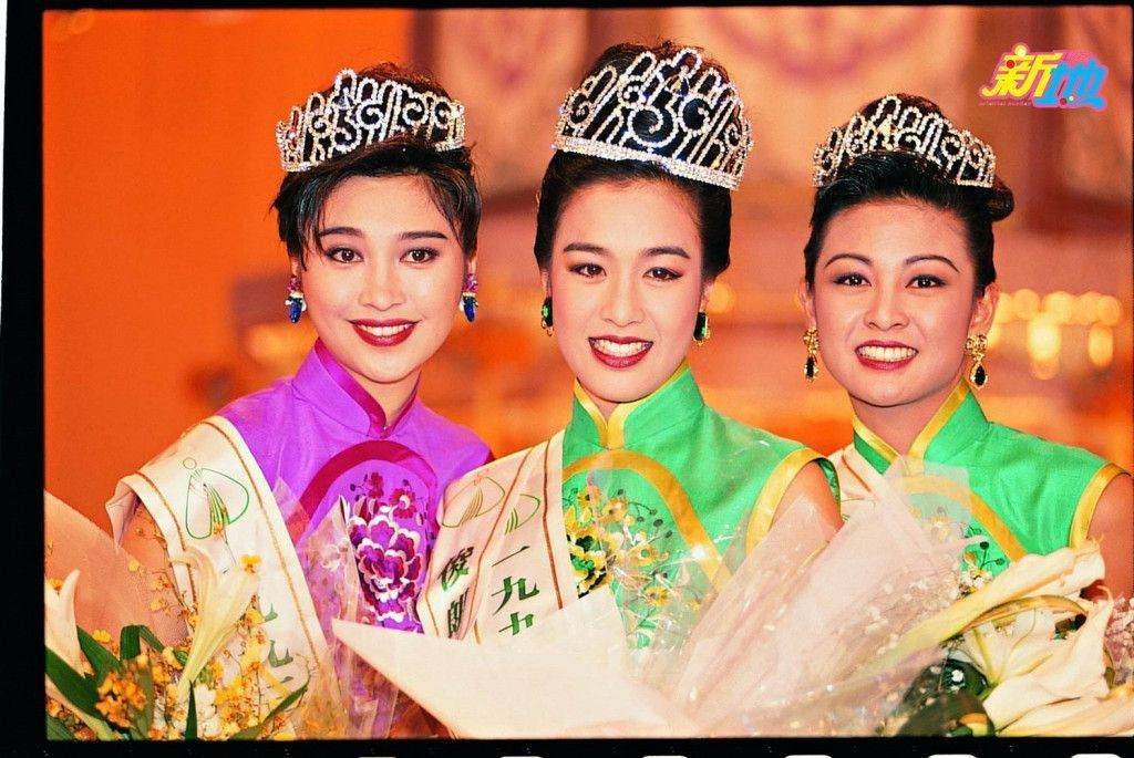 鍾麗緹於 93年奪得國際華裔小姐冠軍而加入娛樂圈，當年香港小姐冠軍盧淑儀亦輸畀佢。（圖片來源：東方新地圖片庫）