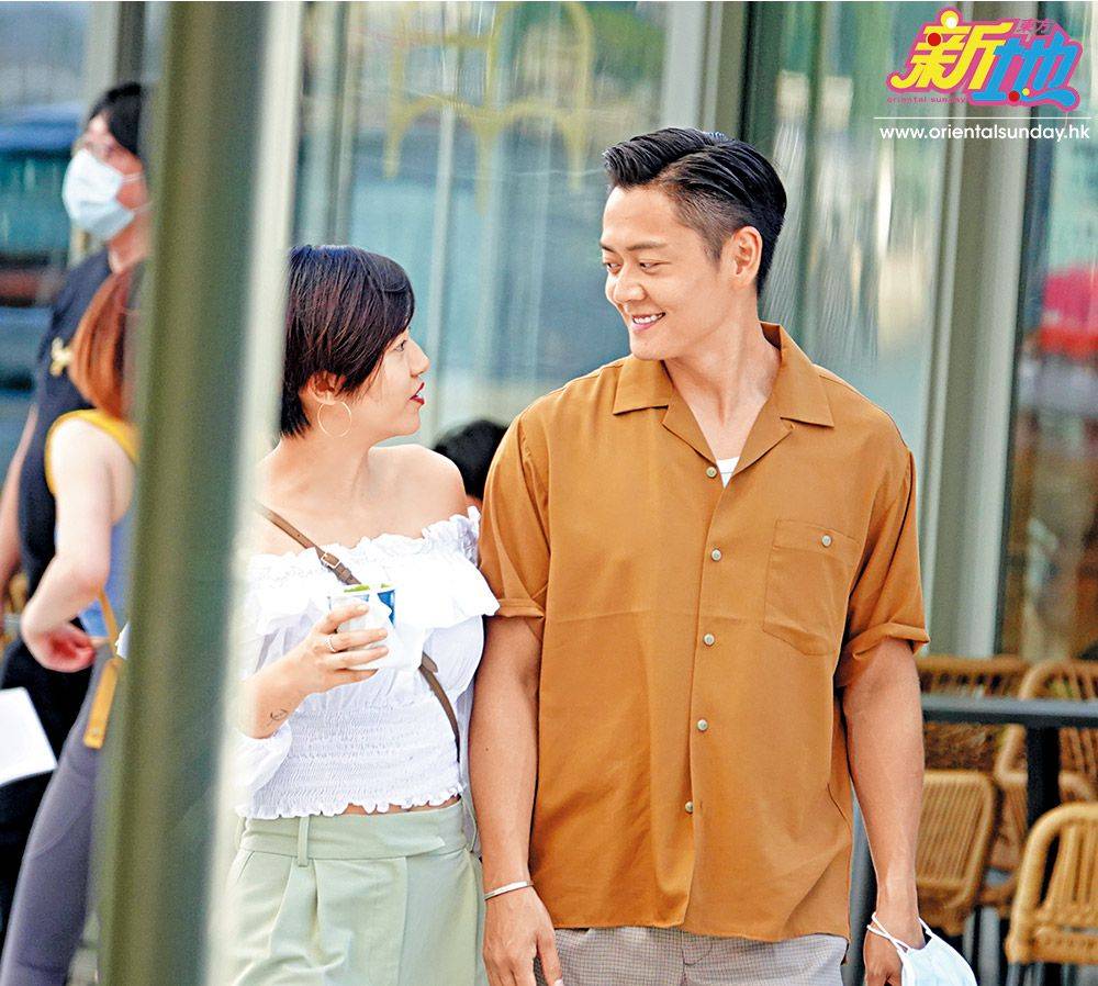 虎年娛圈預測 張振朗與楊偲泳曾被本刊影到甜蜜遊公園，不時深情對望。