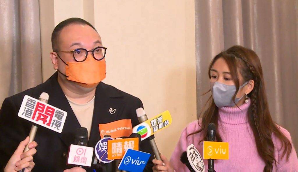 李佳芯 陳恩德在活動後接受傳媒訪問，包括無綫娛樂新聞台。