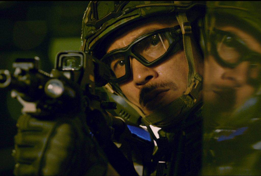 飛虎3壯志英雄 飾演飛虎隊總指揮范少鋒的陳豪，與恐怖分子在廢置商場內槍戰﹗