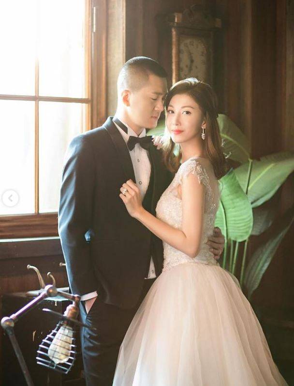 李彩華於19年2月宣布與拍拖半年，從事鋼鐵生意嘅內地商人Eric黃彥書閃婚，本來計劃在香港及大陸補辦婚宴，二人長期分隔兩地，最終於20年9月結束短短19個月婚姻。