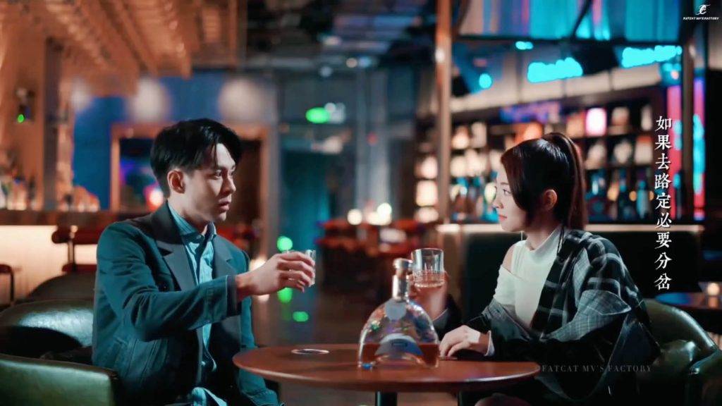 Hillary 劇中劉沛蘅在朋友開的酒吧做調酒師，認識了飾楊怡細佬的Nick，由朱鑑然飾演。