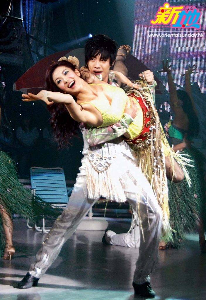 王君馨 2008年，王君馨與拍檔俞灝明一同奪得《舞動奇跡》第二季總冠軍。
