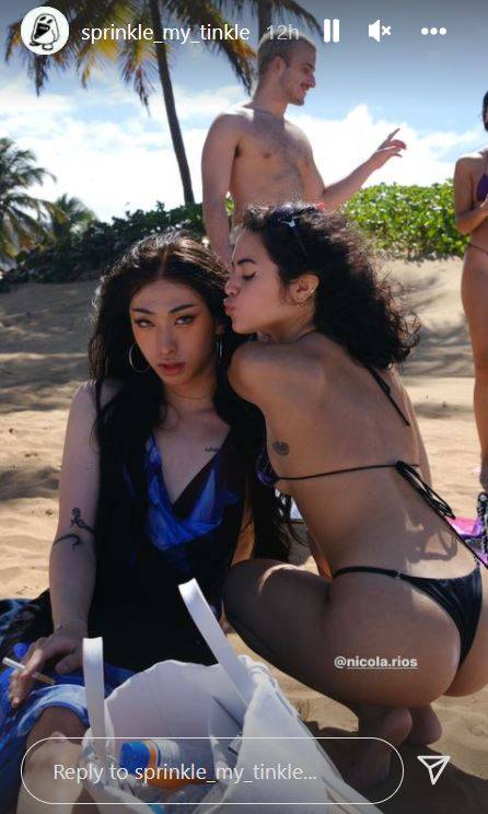 庾澄慶 哈林 現身在美國讀書的小哈利，著住女裝與女友人在沙灘上鬥搶鏡。