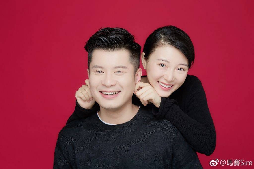 吳卓羲 2019年馬賽在社交網上貼出結婚證及其紀姓丈夫的合照宣佈婚訊。