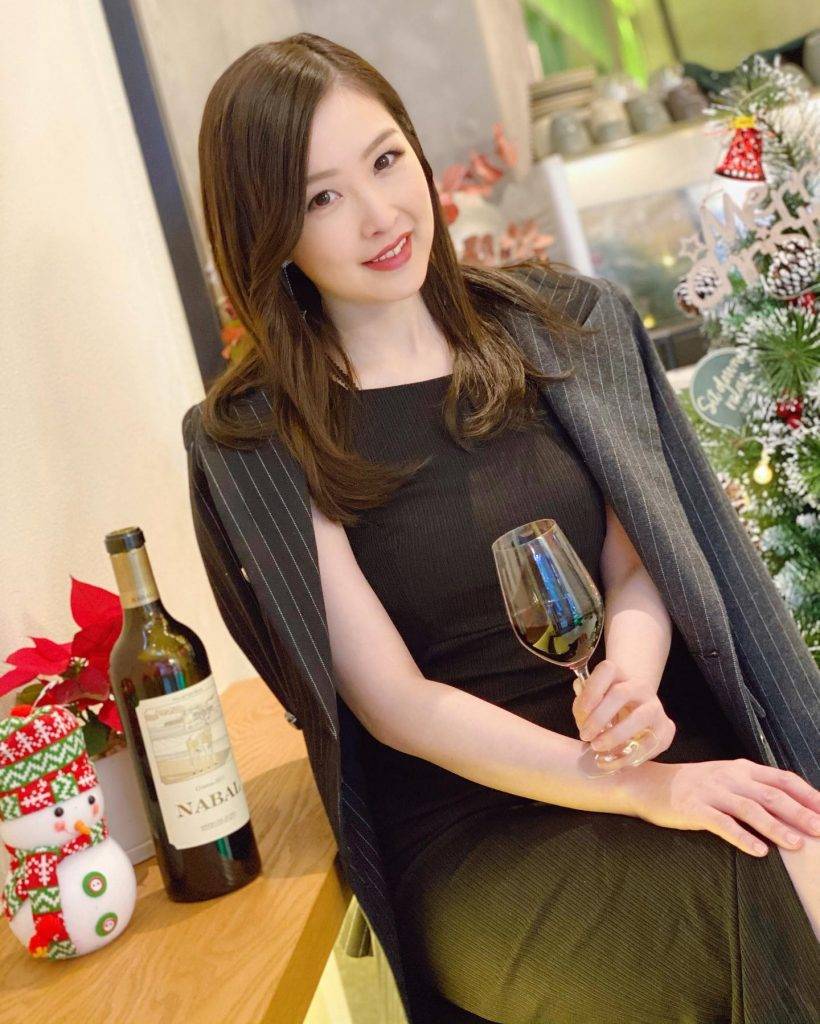 樂瞳 自從2017年約滿TVB後轉往商界發展，更升格為老闆娘大搞洋酒及健康產品生意。