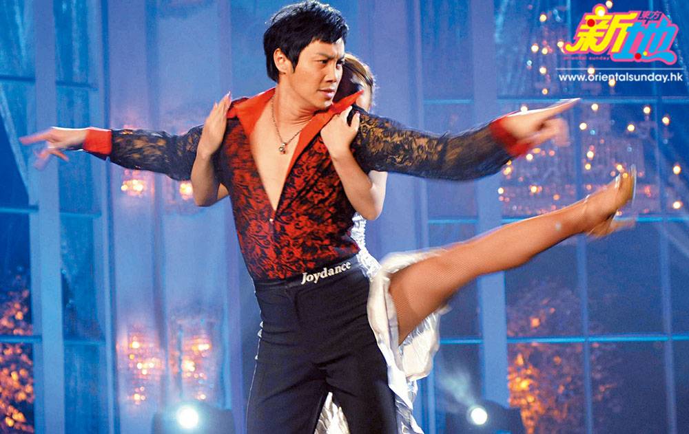 譚耀文 譚耀文曾在新秀歌唱比賽中奪得金獎及金咪獎，2009年，他又在上海真人騷節目《舞林大會》中，奪得「最佳舞林風采獎」，唱得又跳得。