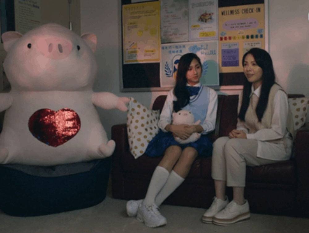  鍾柔美 Yumi在《青春本我》中都抱過這隻豬豬公仔。
