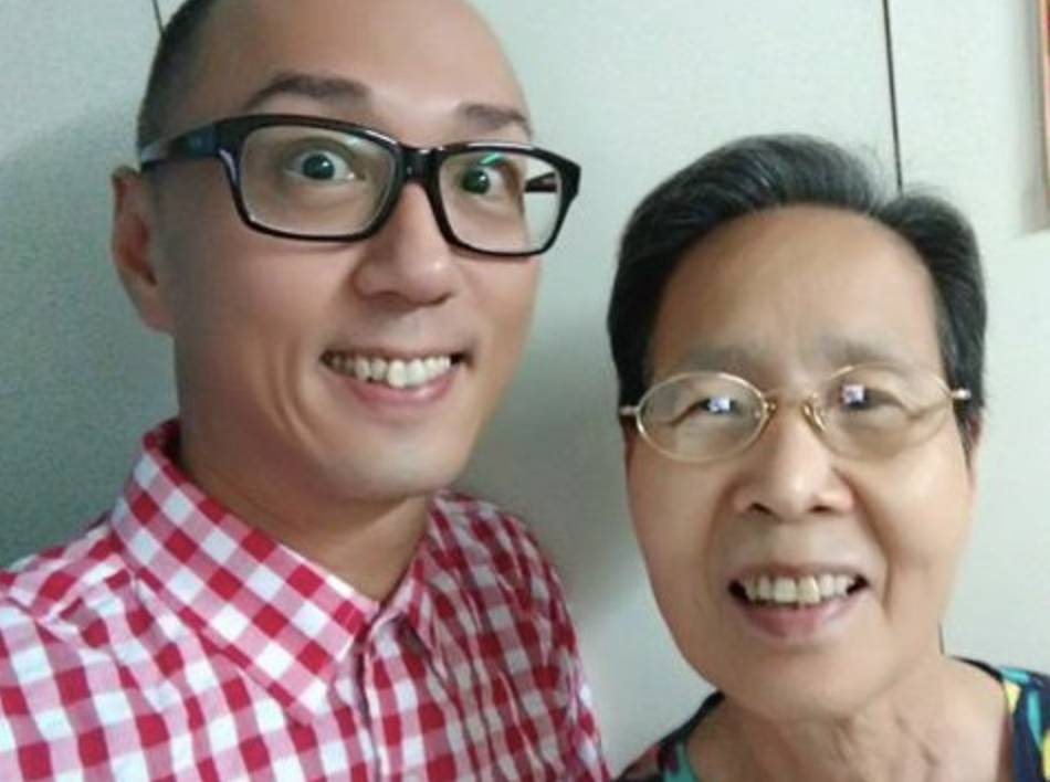 戴耀明 49歲戴耀明宣布結婚，最開心相信是戴母﹗