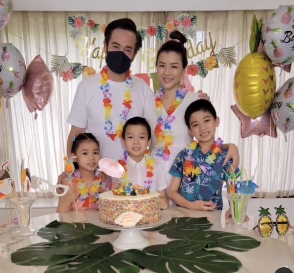 陳豪 太太陳茵媺同三名子女，上月為陳豪慶祝生日時，在家舉行小型派對，陳豪都是全程戴住口罩﹗