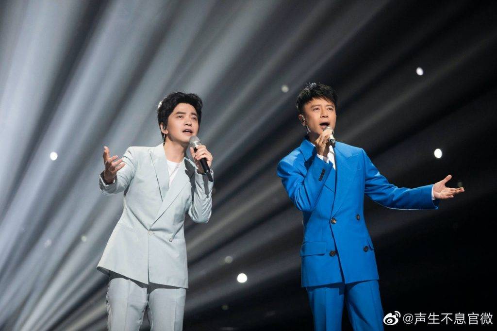 李克勤與內地歌手李健在節目《聲生不息》中合唱《花火》大受歡迎