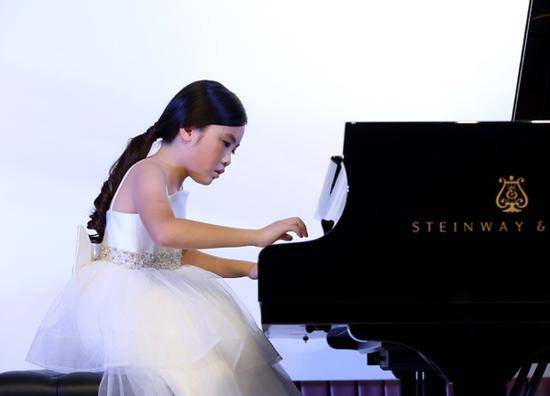 Sabrina 趙紫諾9歲就考獲鋼琴演奏級。