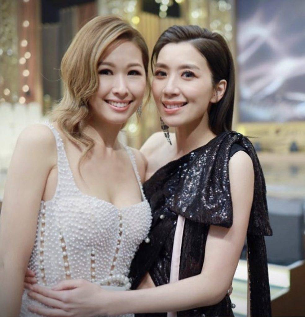 趙希洛 趙希洛2019憑在《金宵大廈》飾演何太獲得「最佳女配角」獎，並由其好姊妹黃智雯頒獎給她。