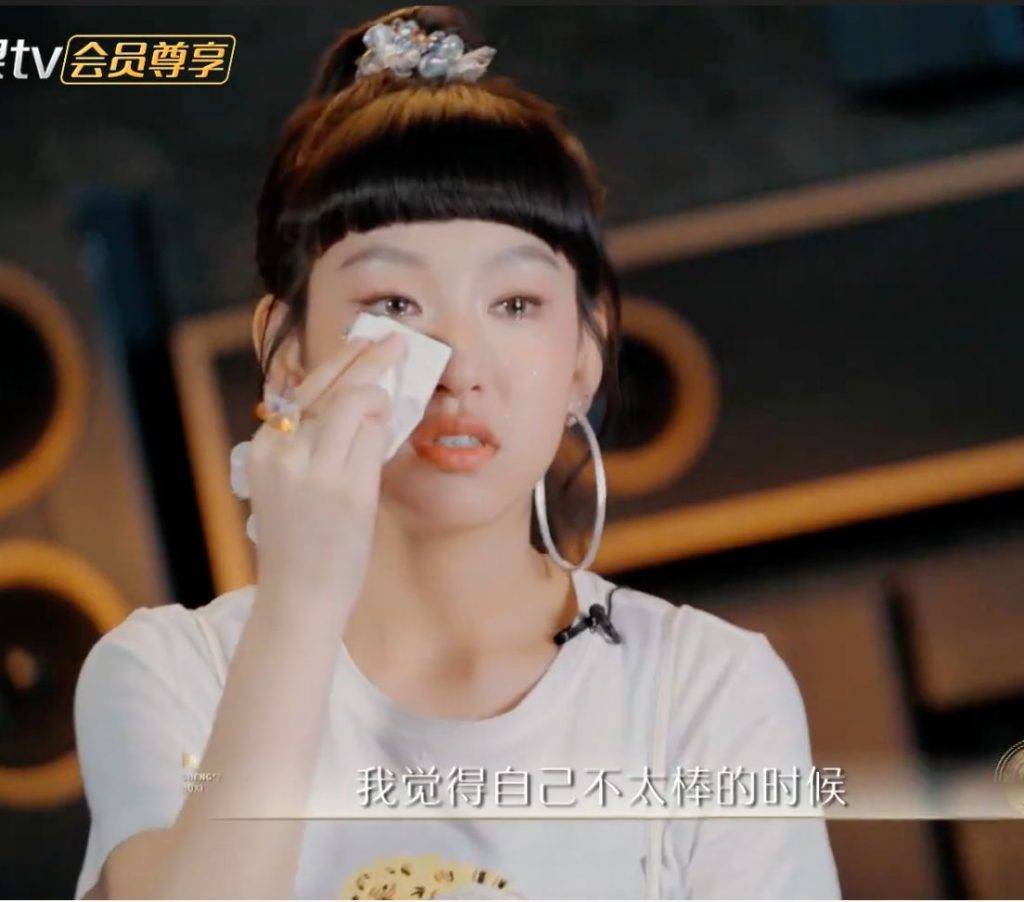 炎明熹在《聲生不息》花絮片段爆喊，感謝曾志偉、王祖藍及導演們的支持。