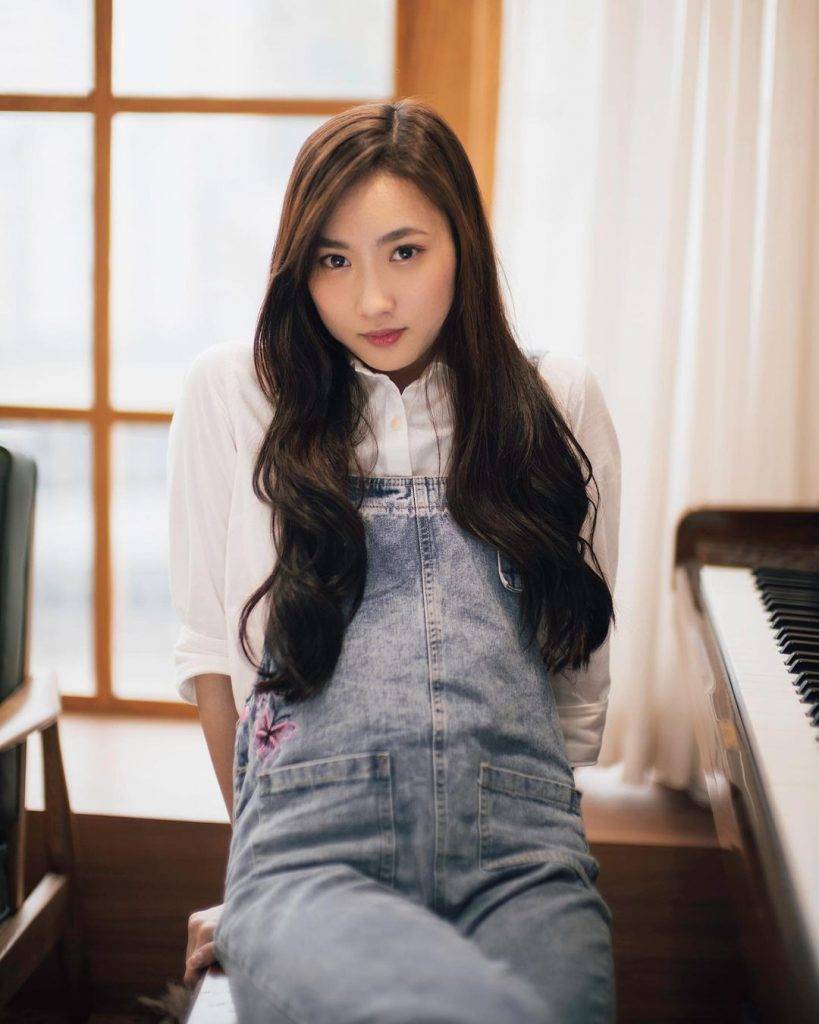 Yumi 15歲的鍾柔美，要同時兼顧學業與演藝事業。