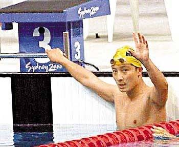 方力申在2000年悉尼奧運會上，打破400米個人四式香港紀錄。