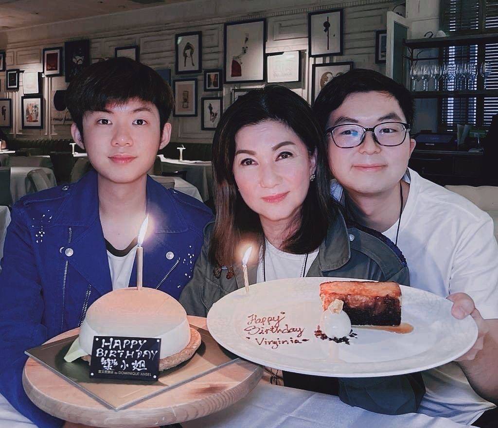 香港小姐2022 張光怡 樂易玲兩兒子上月為母親慶祝生日，三人近日被爆與Chloe一家老友鬼鬼。
