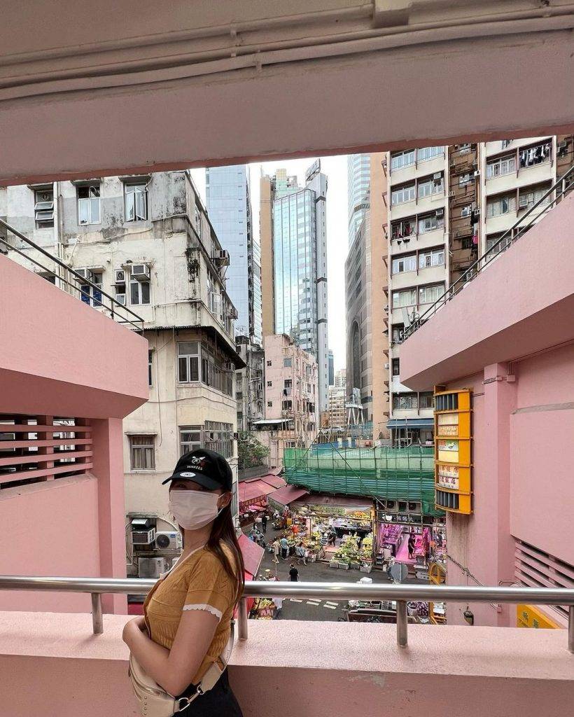 吳業坤 濱口愛子逛銅鑼灣，途經街市：「我喜歡這個城市，因為它很熱鬧很有趣。」