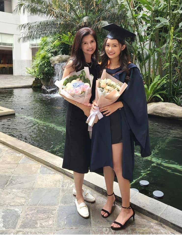 超能使者 歐瑞偉 歐太近日專程飛到新加坡陪伴女兒Nicole參加畢業禮。