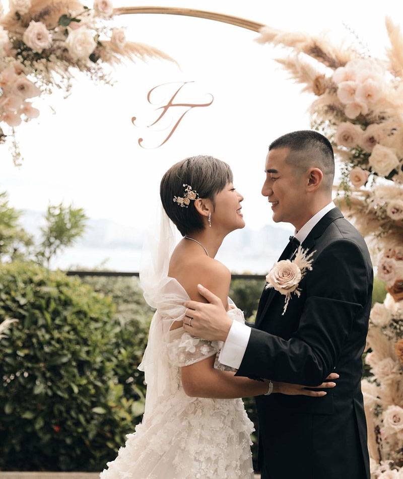洪永城 Inez亦上傳了兩人婚禮的照片，慶祝結婚一週年