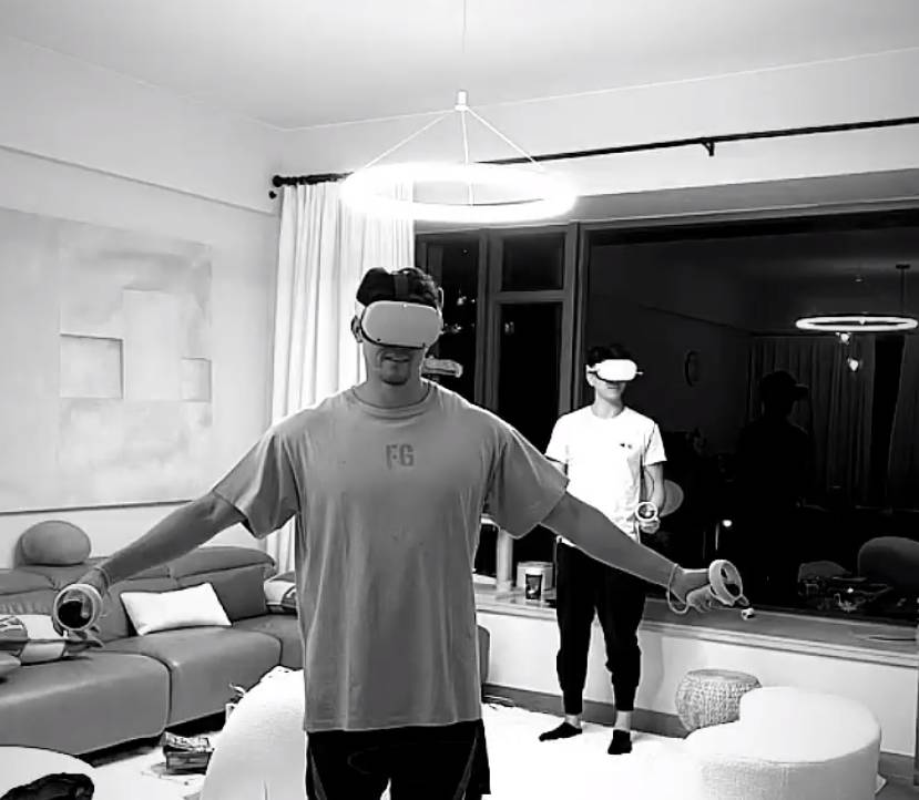 張曦雯 豪宅 張曦雯 泳衣 張曦雯 Kelly與男友的豪宅客廳超闊落，玩VR四圍走無難度。
